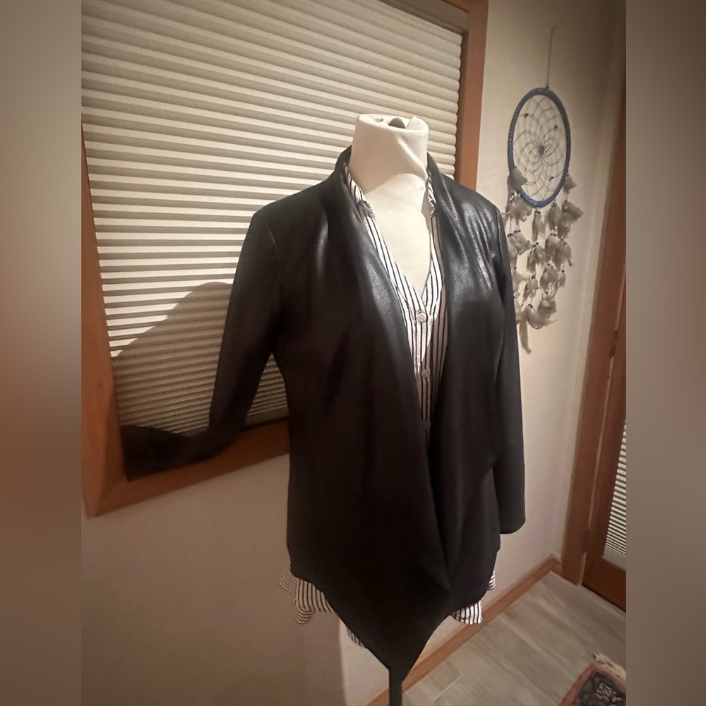 JM Collection Petite Medium black faux leather, beautiful condition, fully lined